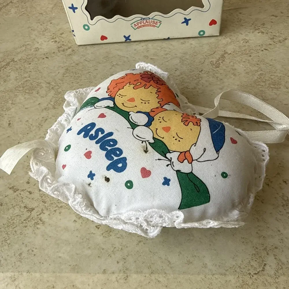 Vtg Applause Little Raggedys Awake Asleep Heart Shaped Pillow Protector Box